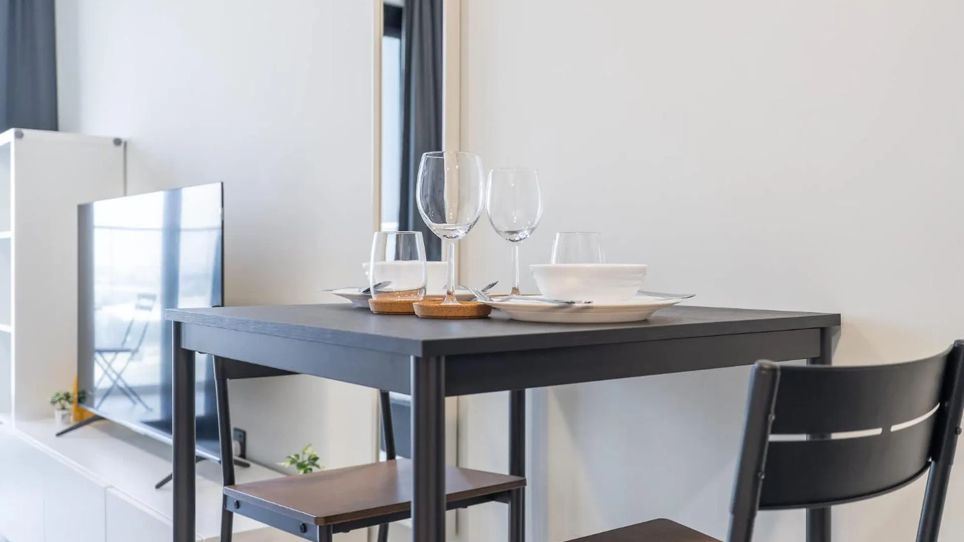 Stay In Alexis Tower'S Stunning Studio And Sleeps 2 Dubai Apartment